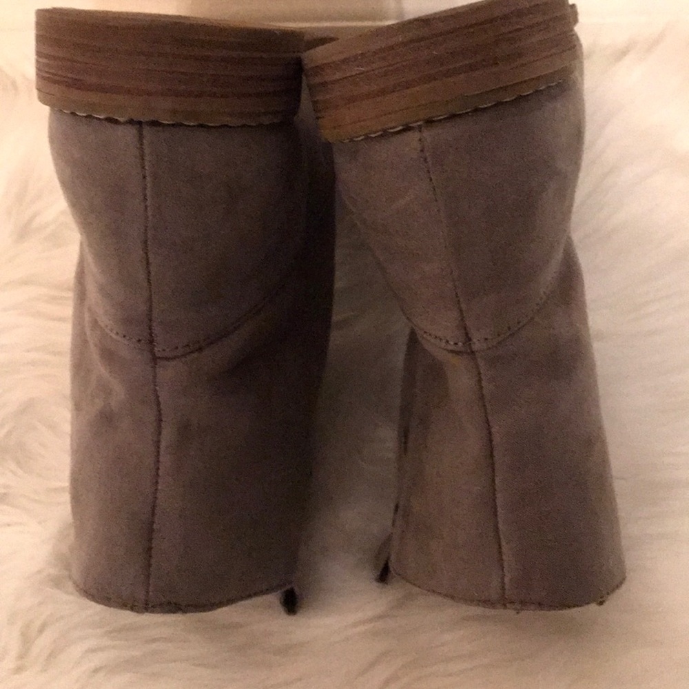 “I Have A Little Boot-tay” light gray booties - Picture 5 of 8
